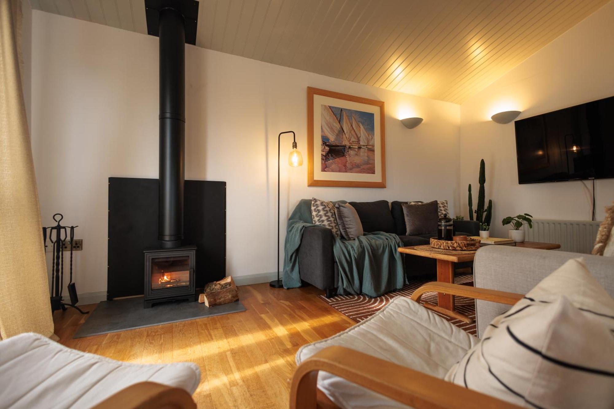 The Retreat, Waterfront & Log Burner Villa Christchurch  Exterior photo